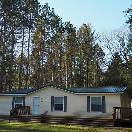 The Green Lake Getaway - Shared Lake Access! Interlochen Exterior photo
