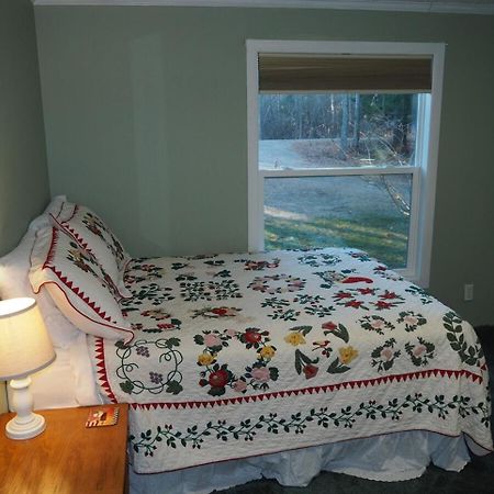 The Green Lake Getaway - Shared Lake Access! Interlochen Exterior photo