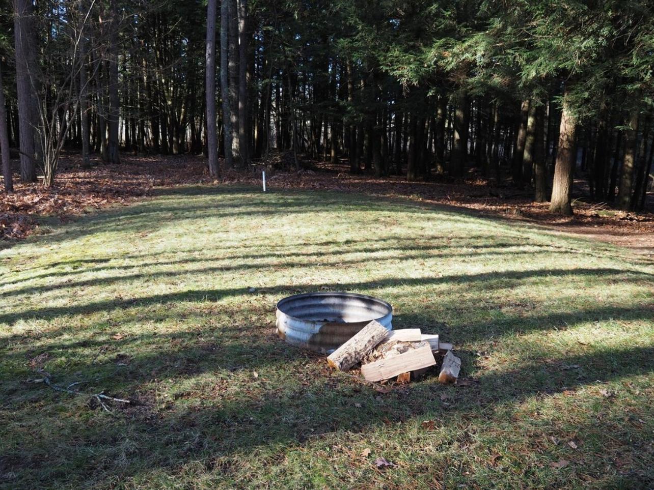 The Green Lake Getaway - Shared Lake Access! Interlochen Exterior photo