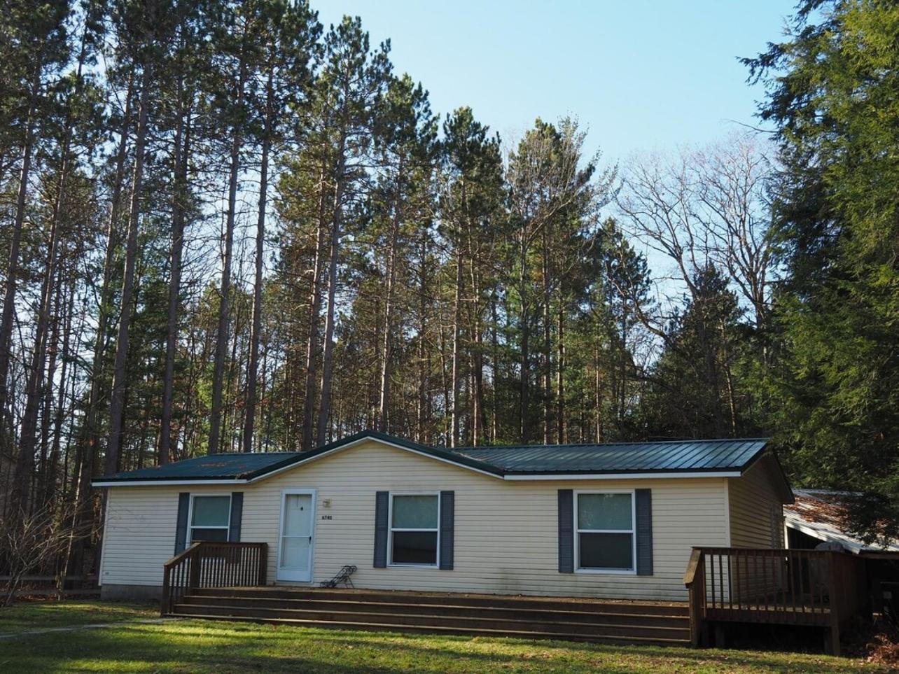 The Green Lake Getaway - Shared Lake Access! Interlochen Exterior photo