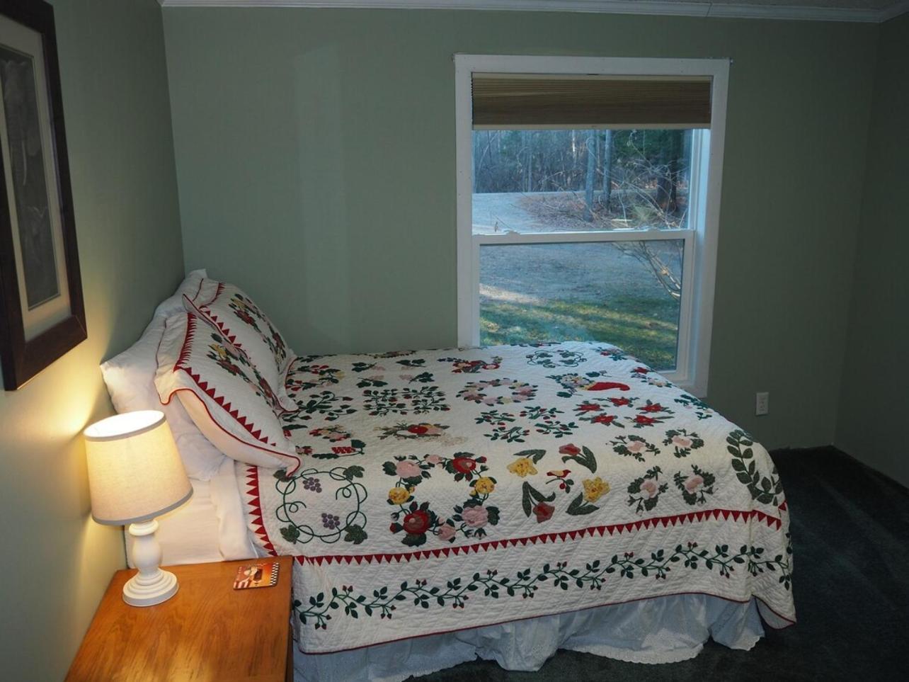 The Green Lake Getaway - Shared Lake Access! Interlochen Exterior photo